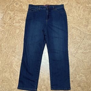 EUC Gloria Vanderbilt Amanda style jeans size 12P